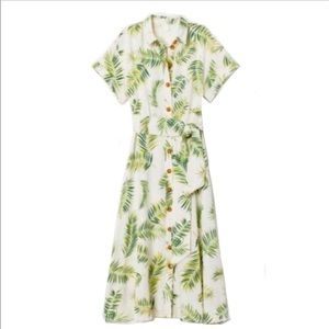 H&M Palm Leaf Shirt Dress, in size 6, made of comfortable viscose. White & Green